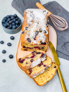 Kalorienarmer Joghurtkuchen mit Heidelbeeren