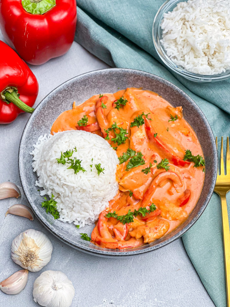 Paprika Rahm mit Hähnchen und Reis