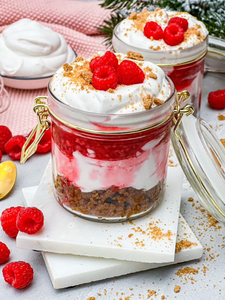 Dessert mit Himbeeren